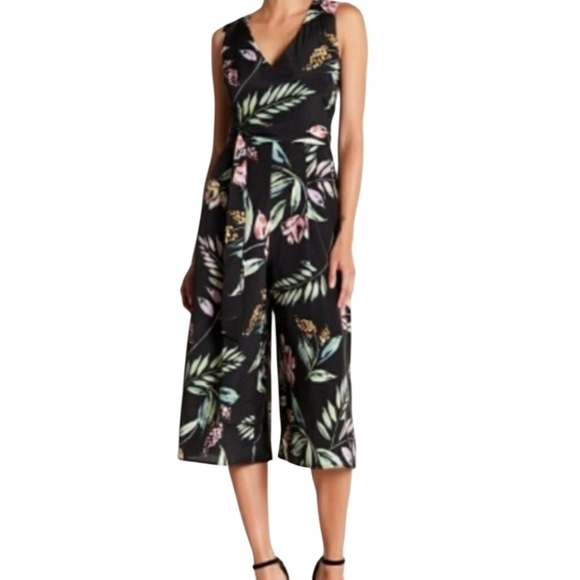 Vince Camuto Black Tropical Sleeveless Crop Jumpsuit Size Small - Picture 1 of 6
